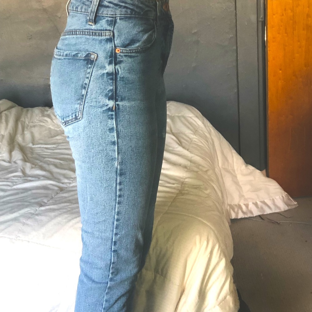 Straight cropped jeans in great condition!